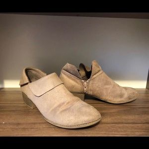 Nude suede ankle boot